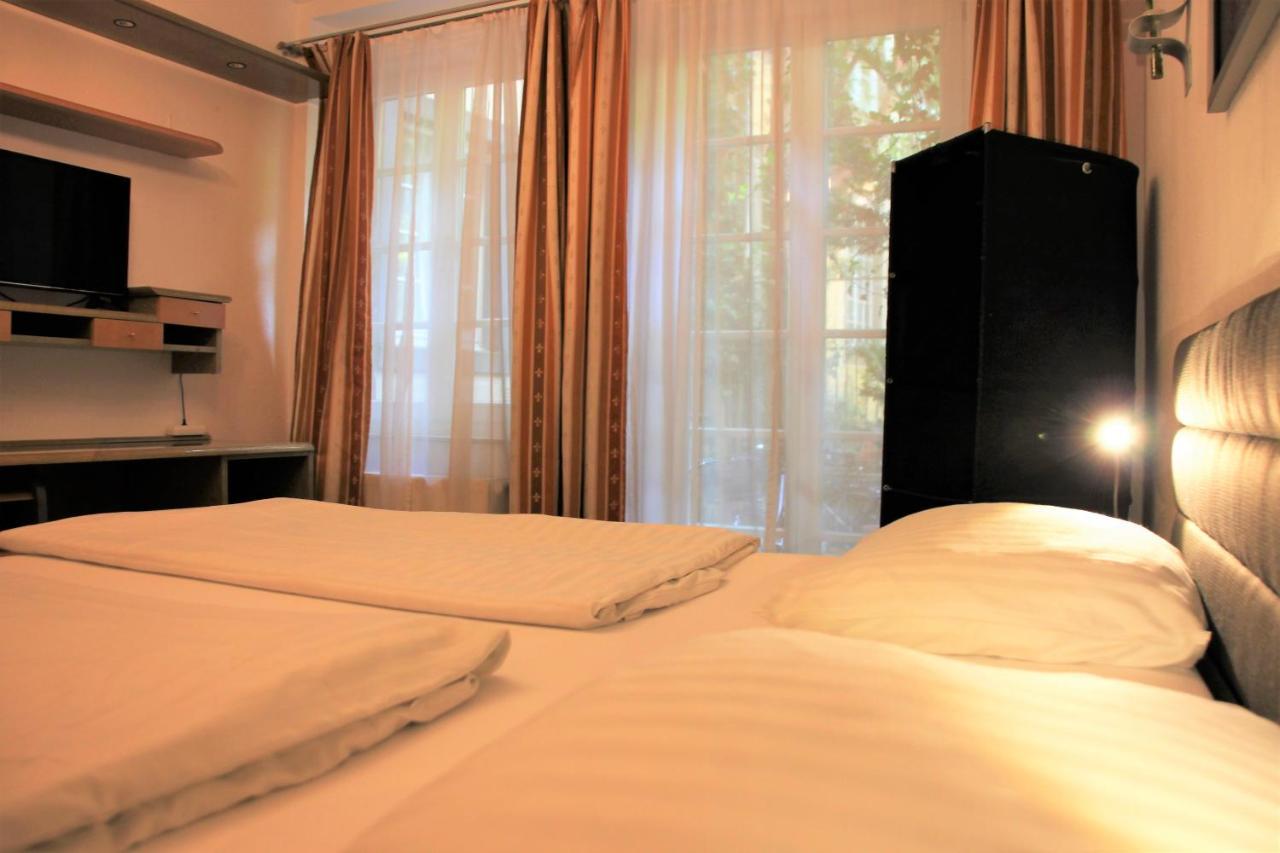 Altstadthotel Hayk Am Rhein Cologne Exterior photo
